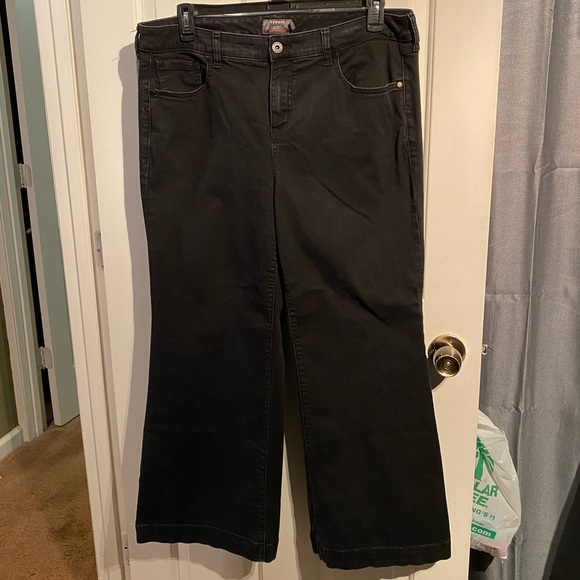 torrid Pants - 💚 FINAL PRICE and DAY Torrid black wide leg jeans 18 short or petite